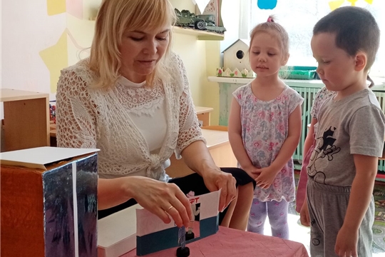 Ребенок и лифт