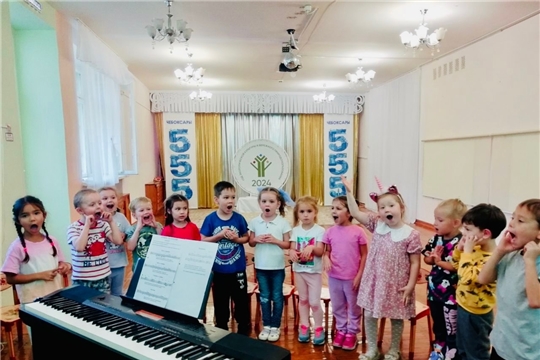 С начала учебного года в нашем детском саду активно функционирует кружок вокально-хорового пения "Домисолька"