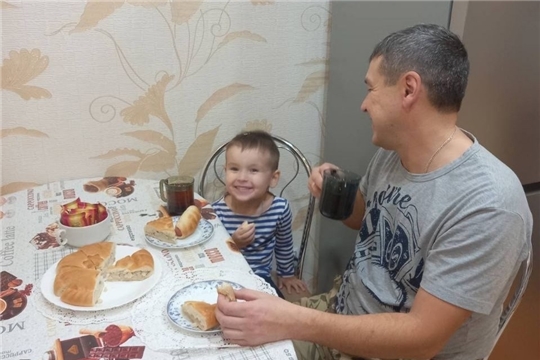 Семьи воспитанников группы "Умники и умницы" активно участвуют в флешмобе "Семейный пирог"