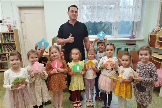 В рамках проекта "Семейная осень" и городского фестиваля "Мастерславль", посвященный Дню отца в нашем саду проходят "Папины вечера".