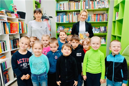 Группа «Акварельки» познакомились с профессией «Библиотекарь»