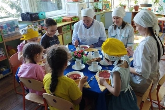 Дегустация для родителей блюд из детского меню