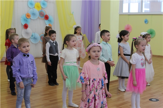 "Утренник в группе "Знайки".