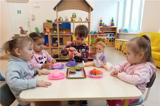 Чаепитие с куклой Машей.