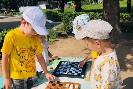 Шашки в детском саду: играем и развиваем интеллект