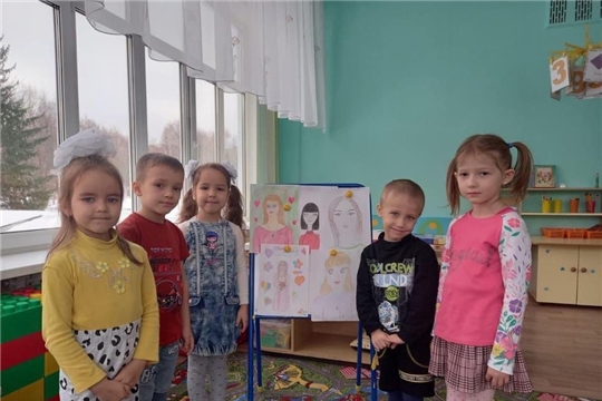 Выставка детских работ «Портрет любимой мамочки»