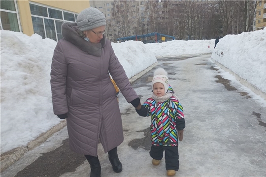 "Топают ножки по скользкой дорожке"