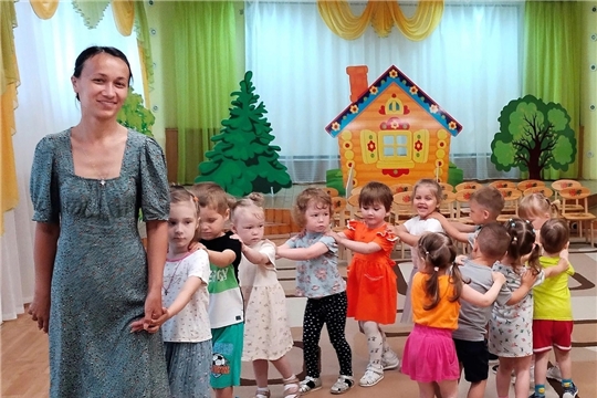 Подвижная игра "Паровозик"