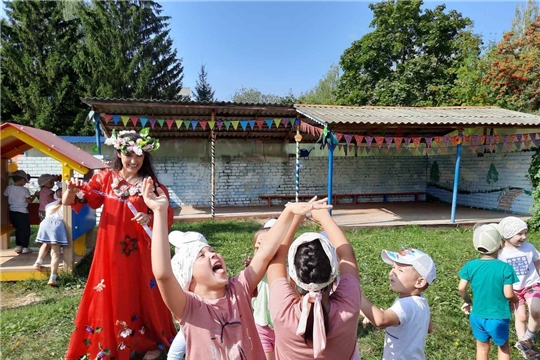 Музыкальное развлечение "Лето красное, прощай!"