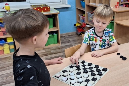 Играем в шашки