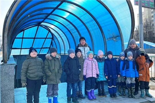 Учим детей переходить дорогу в положенных местах!