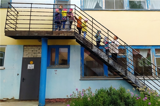 Пожарная лестница для безопасности детей.