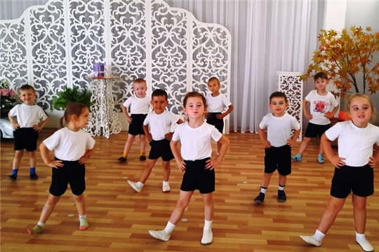 Танцевальный кружок в детском саду.
