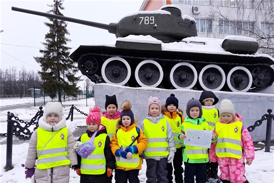 Экскурсия к легендарному танку Т-34 в рамках образовательного маршрута.
