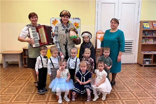 Первый осенний праздник у малышей