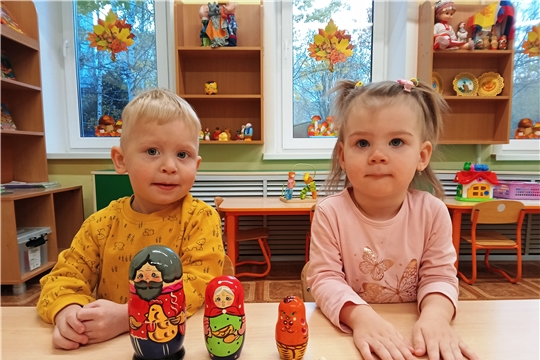 "Курочка Ряба" пришла к малышам