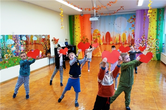 Танец с сердечками