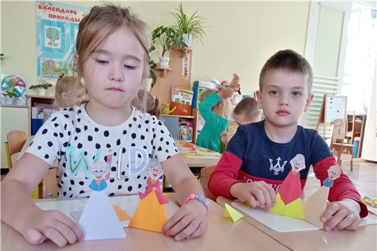"Бабушка- дедушка рядышком" в технике оригами
