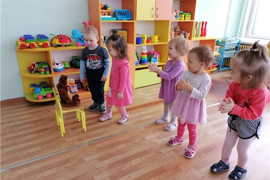 «У медведя во бору», «Заинька» и другие - русские народные игры для детей раннего возраста.