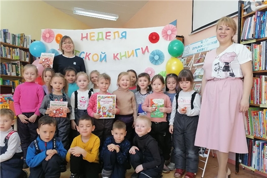 Ребята группы "Неваляшка" встретились с поэтессой Алевтиной Корочковой