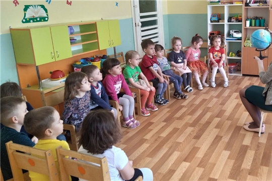 Познавательный час "Путешествие к звёздам" в группе "Рябинушка"