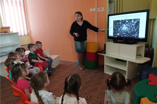Познавательный час "Путешествие к звёздам" в группе "Солнышко"