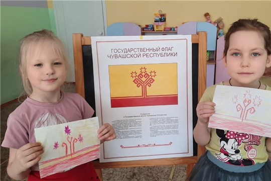 Познавательный час "Мой герб, мой флаг, моя Республика" в группе "Перепелочка"