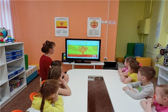 Познавательный час "Мой герб, мой флаг, моя Республика" в группе "Золотая рыбка"