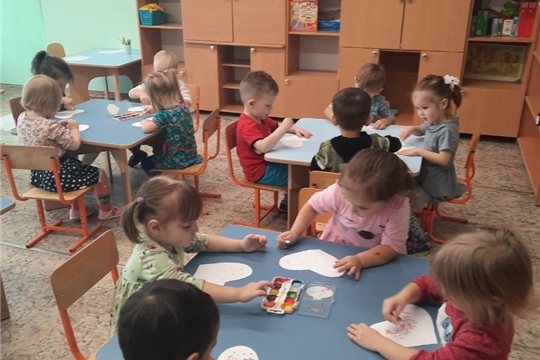 Малыши группы "Перепелочка" приготовили любимым мамочкам подарки 