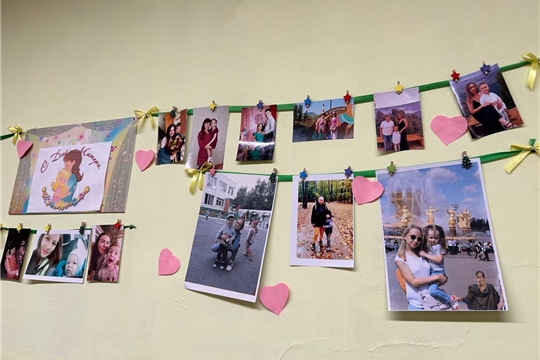 Фотовыставка "Моя мама – лучшая на свете" в группе "Неваляшки"