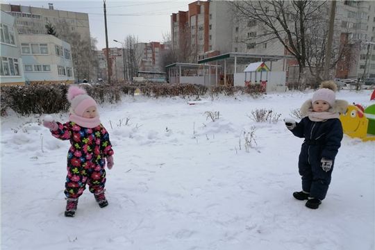 Безопасность во время игры в снежки (беседа на прогулке с детьми)