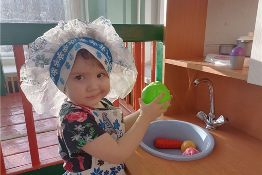 Сюжетно-ролевая игра "Готовим обед" (малыши продолжают знакомство с продуктами питания)