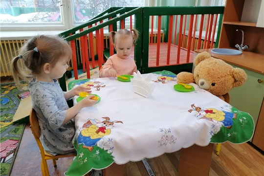 Прививаем культурно-гигиенические навыки играя: "Как Мишка учился кушать"