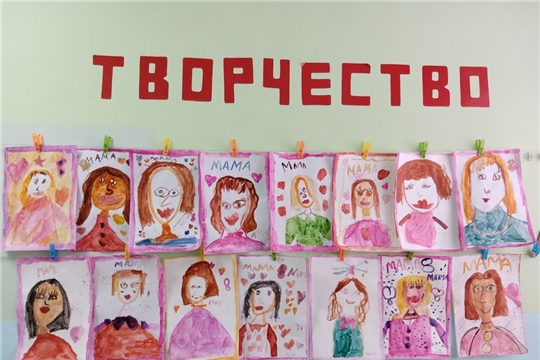 Портрет любимой мамочки нарисовали ребята группы "Кораблик"
