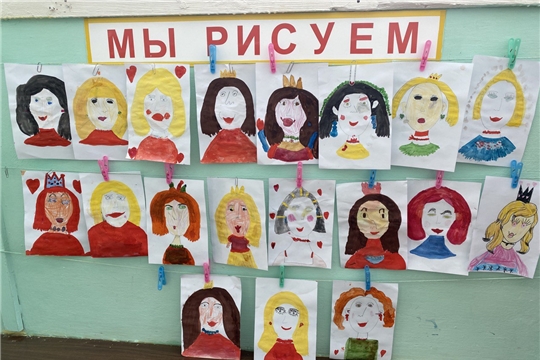 Выставка рисунков к 8 Марта организована в группе "Светофор"