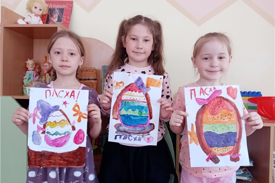 Ребята группы "Кораблик" знакомятся с праздником Пасхи 