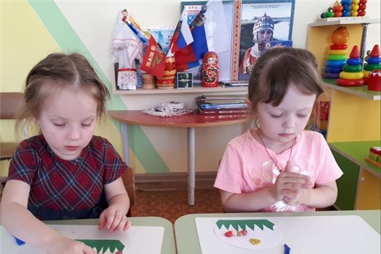 Гусенички из пластилина