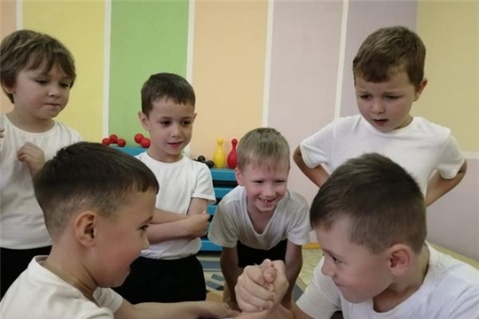 Соревнование по детскому армрестлингу