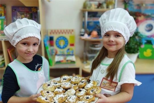 Дети испекли вкусный подарок для наших любимых мам