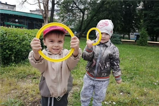 Подвижные игры "Солнышко и дождик", "Цветные автомобили"