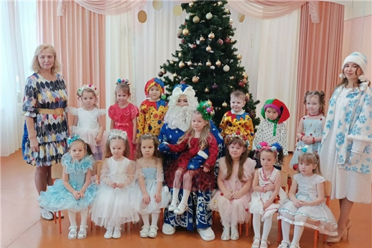 Новогодний утренник в группе "Колобок"