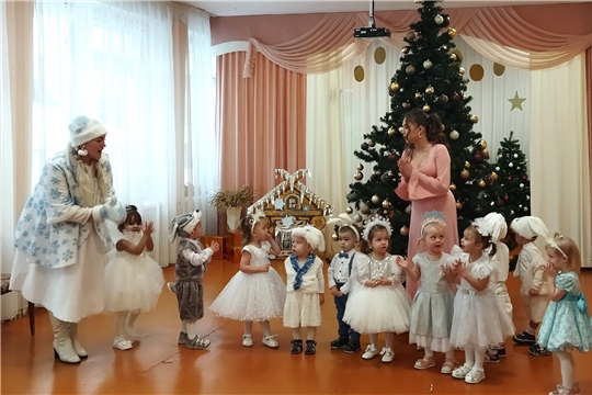 Новогодний утренник во второй группе раннего возраста