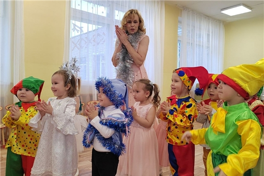 Новогодний утренник в группе "Ягодки"