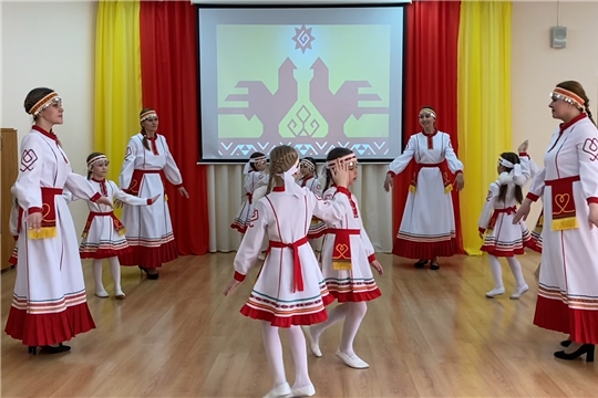 Музыкальный подарок к празднику.