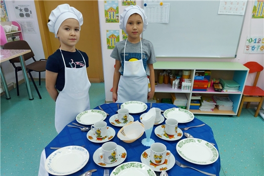 Учимся кушать столовыми приборами