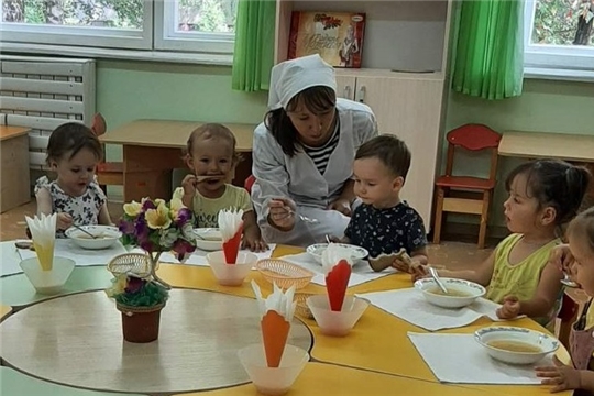 Учим малышей кушать самостоятельно
