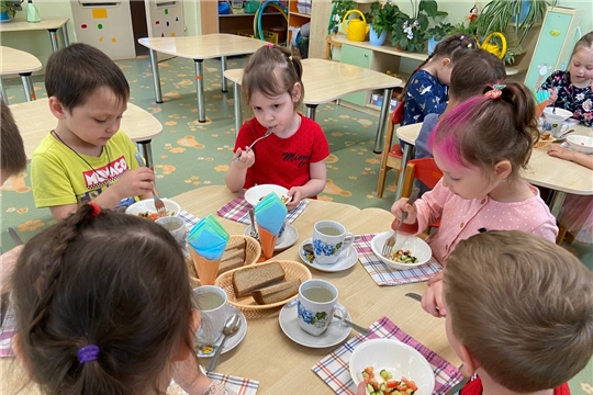 Нормы питания для детей 4-5 лет. Что обязательно должно быть в меню?