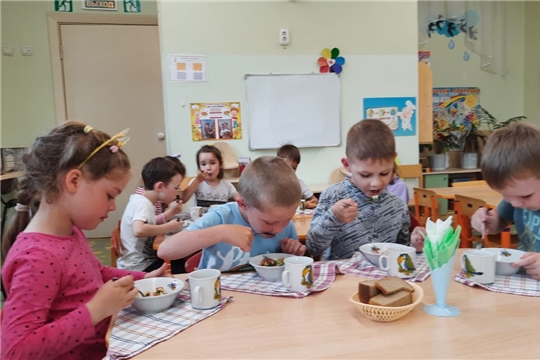 Уроки столового этикета для дошколят.