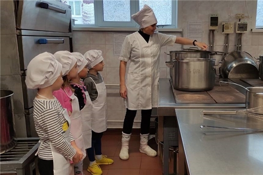 Знакомимся с профессией повара. Экскурсия на пищеблок.