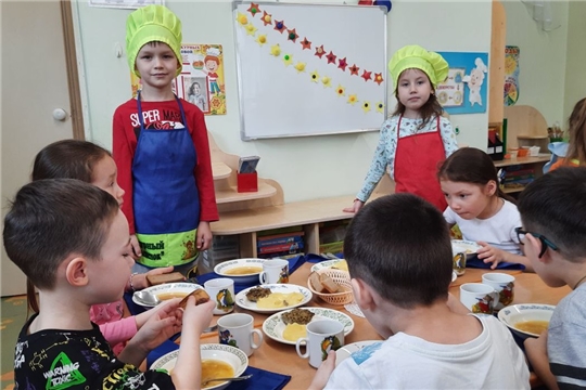 Дежурство по столовой.